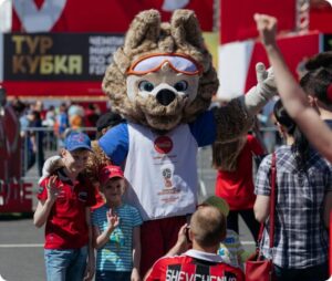 Промоутер в ростовой кукле